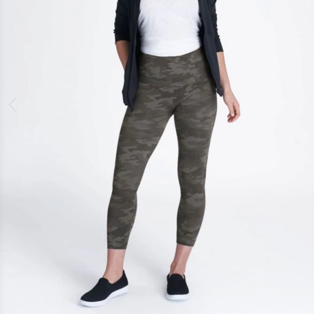 SPANX Look At Me Now Seamless Cropped Leggings NWT